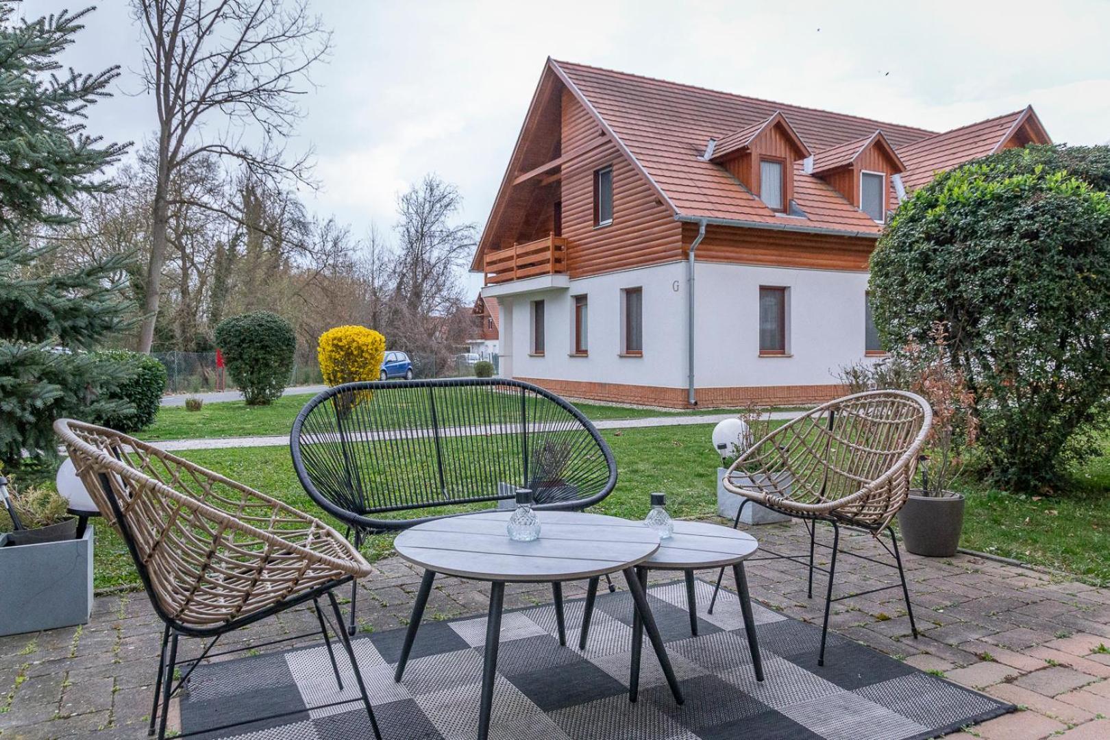 Birdie Apartman Zalacsany Exterior photo